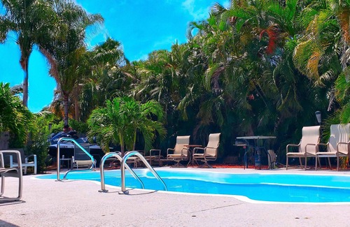 Florida North Atlantic Coast House | Private Suite with Heated Pool & Full Kitchen Near Beach