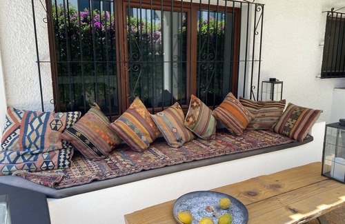 Las Lagunas Ski Chalet | Idyllic 3-Bed Villa with Ocean View & Private Pool in Fuengirola