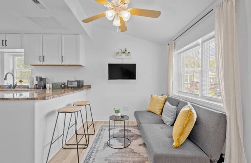 Hopewell House | Private Retreat: Guest Rated 10/10 in Hopewell, VA