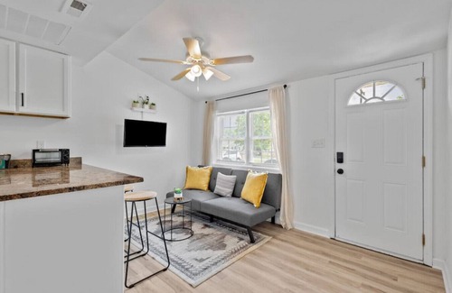 Hopewell House | Private Retreat: Guest Rated 10/10 in Hopewell, VA