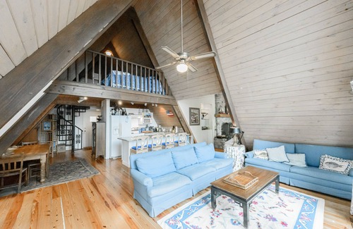 Vinita House | Private Fully Furnished Lake Home with Stunning Views