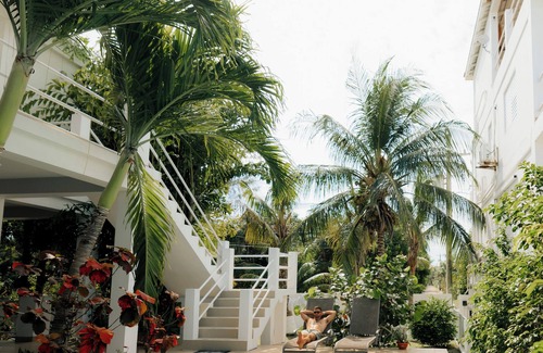 Caye Caulker Apartment | Elegant Private Balcony Studio with Pool and Spa Access