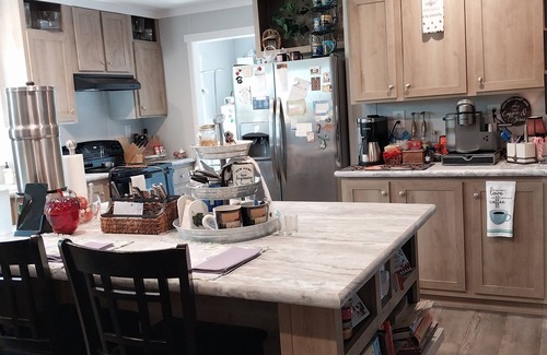Abilene House | Charming Private Bed/Bath in tranquil North Abilene. Females only, please.