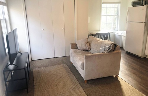 Lavista Park Cottage | Private Carriage House Retreat with Spa & Breakfast Included