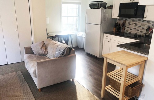 Lavista Park Cottage | Private Carriage House Retreat with Spa & Breakfast Included
