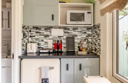 Enfield House | Cozy Private Guest House - Rated 10/10 for Families