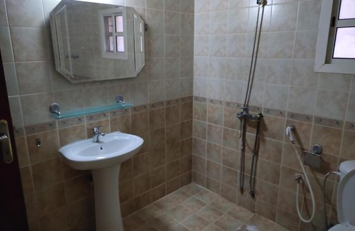 Al Wakrah House | Inviting Private Room with Shared Bath for Your Stay