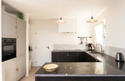 Bonnieux House | Idyllic Hotel with Ocean Views and Top Guest Rating