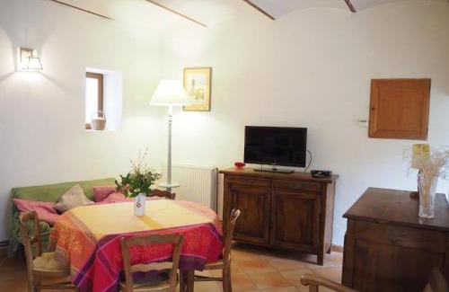Mollans-sur-Ouveze House | Inviting Provençal Holiday Home with Pool and Garden