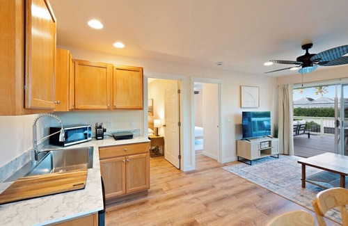 Kamuela Apartment | Charming Puako ocean and sunset view retreat, w/d, expansive deck