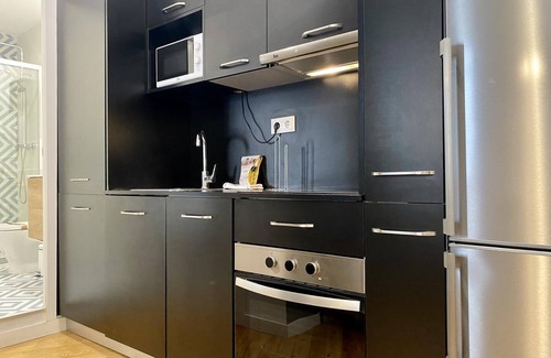 Las Acacias Apartment | Inviting Puerta de Toledo III: Central Location & Family-Friendly