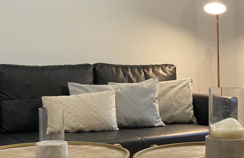 Las Acacias Apartment | Inviting Puerta de Toledo III: Central Location & Family-Friendly
