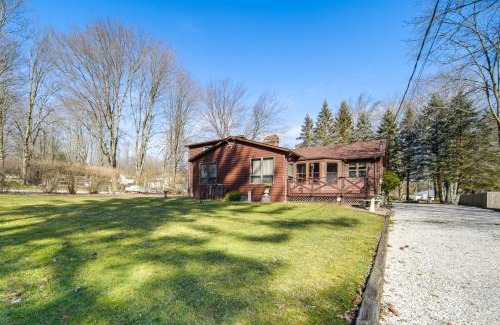 Westford House | Pet-Friendly Pymatuning Lake House Near Park & Beach