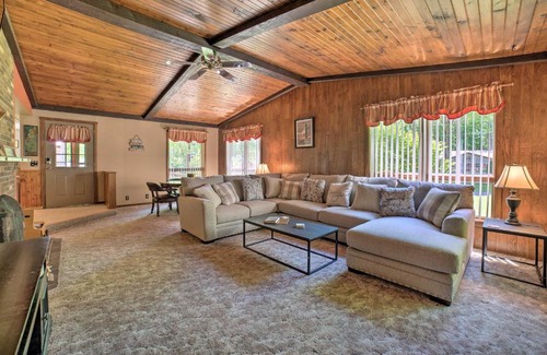 Westford House | Pet-Friendly Pymatuning Lake House Near Park & Beach