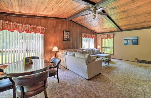 Westford House | Pet-Friendly Pymatuning Lake House Near Park & Beach