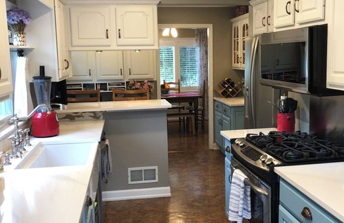 Homecroft House | Cozy 2 Bed Bungalow with Hot Tub Near Downtown Indy