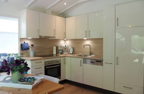 Renesse House | Comfortable Family Retreat with WiFi & Garden Near Beach