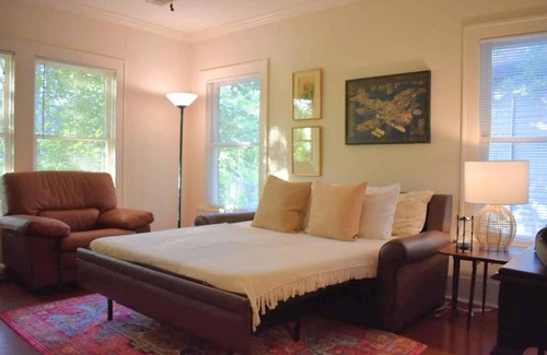 Neartown House | Serene Apartment in the Heart of Montrose - Rated 10/10