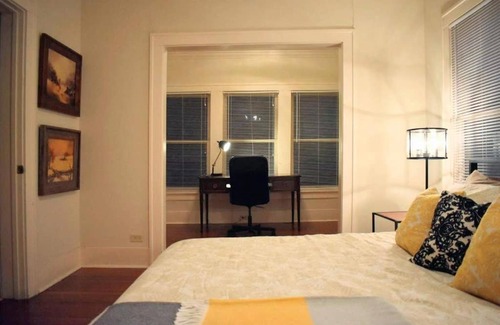 Neartown House | Serene Apartment in the Heart of Montrose - Rated 10/10