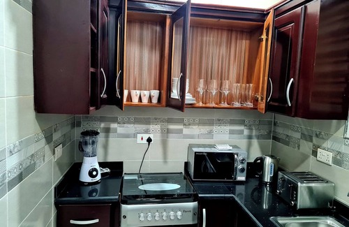 Accra Apartment | Cozy Retreat Near Highway with Breakfast and Family Amenities