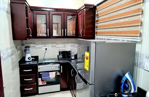 Accra Apartment | Cozy Retreat Near Highway with Breakfast and Family Amenities