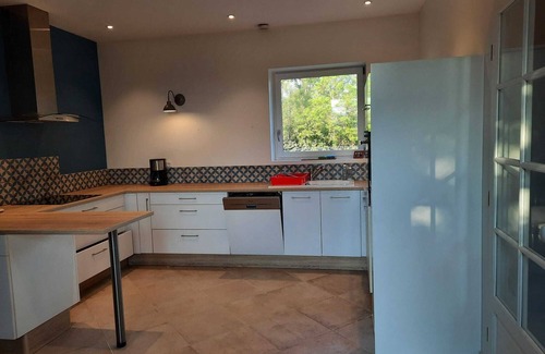 Riantec House | Renovated Coastal Retreat with Kitchen & Breakfast Included
