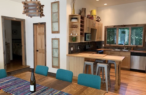 Livingston Manor House | Tranquil Country House with Pet-Friendly Amenities