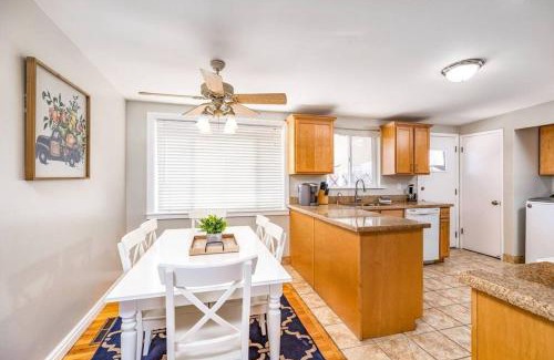 Murray House | Scenic Rambler Retreat with Pet-Friendly Amenities