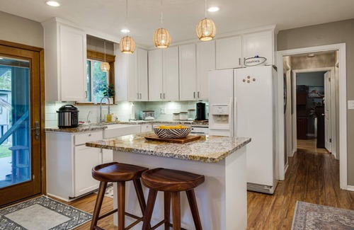 Belterra House | Charming ranch house near wedding venues,wineries, breweries, HEB, Austin Zoo