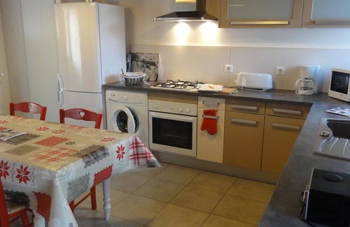 Gatteville-le-Phare Cottage | Charming renovated stable 2BR, terrace, pets OK