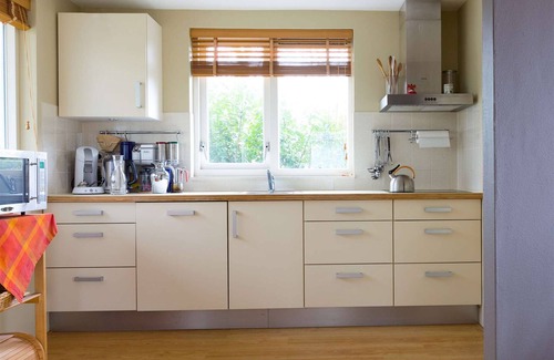 Haren House | Beautiful Lakehouse with Garden & Watersports Nearby