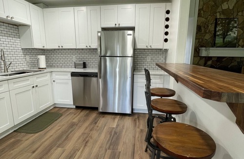 Augusta House | Lovely Remodeled Home Near Golf and Medical District