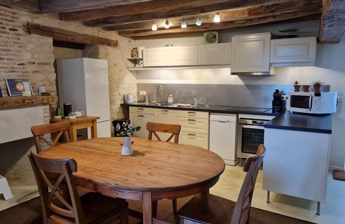 Beaune-la-Rolande Cottage | Cozy Gite Beaune-la-Rolande with Spa and Family Amenities