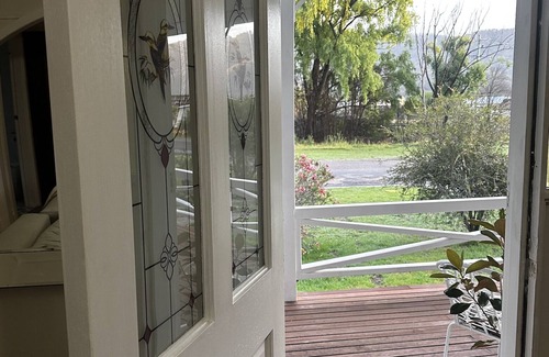 Murrurundi Cottage | Pet-Friendly 3 Bedroom Cottage with Mountain Views