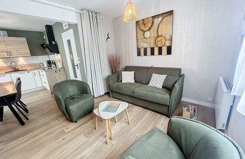 Jullouville-les-Pins Apartment | Oceanfront Apartment Jullouville for 4 - Family Friendly Stay