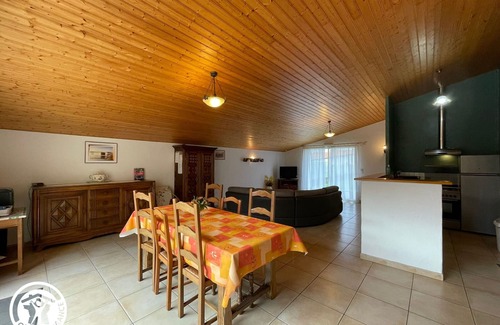 La Garnache Cottage | Pet-Friendly Gite La Garnache: 10/10 Rated Getaway