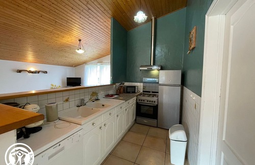La Garnache Cottage | Pet-Friendly Gite La Garnache: 10/10 Rated Getaway
