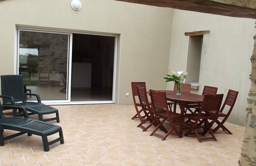 La Garnache Cottage | Pet-Friendly Gite La Garnache: 10/10 Rated Getaway