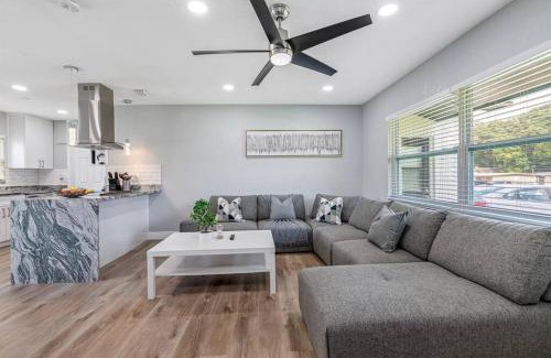 Brandon House | Renovated Home Near Tampa with Family & Pet-Friendly Amenities