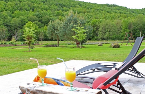 Vernusse Cottage | Gite Vernusse: Ideal 5-Bedroom Retreat for Families