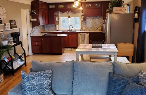 Hale Cabin | Delightful Rental Steps from Sage Lake Boat Launch