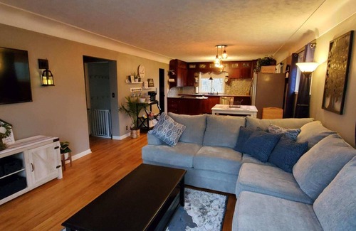 Hale Cabin | Delightful Rental Steps from Sage Lake Boat Launch