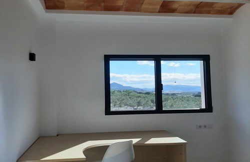 Biar House | Charming Casita del Embalse with Private Pool Amenities