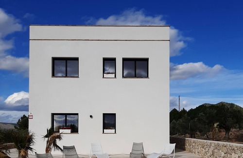 Biar House | Charming Casita del Embalse with Private Pool Amenities