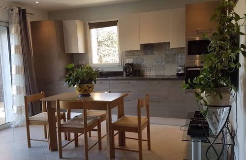 Bras House | Idyllic Retreat in the Heart of Green Provence with Kitchen