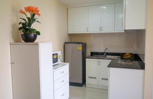 Ekkamai Apartment | Budget-Friendly Apartments with Pool & Child-Friendly Amenities