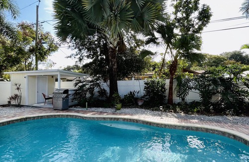 South Pinellas Community Council House | Inviting Home with Ocean View & Heated Outdoor Pool