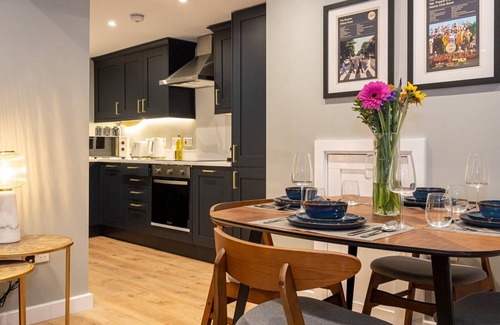 Georgian Quarter Apartment | Premier Retreat in Liverpool with Spa and Breakfast Included