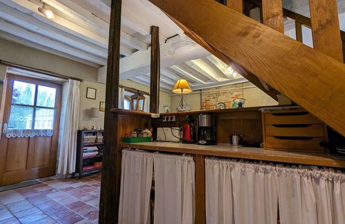 Ruffec Cottage | Gite Bélâbre: Ideal Getaway with Spa and Pet-Friendly Perks