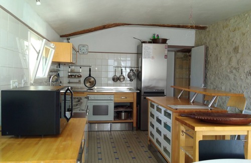 Pomport House | Idyllic Domus Vinea: Lake View, Breakfast & Family-Friendly